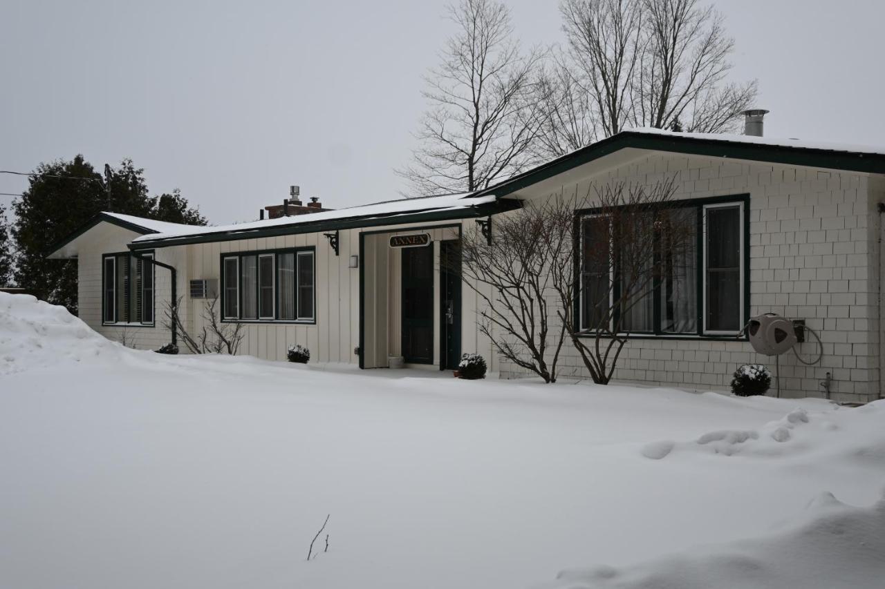 The Gananoque Inn Exterior photo