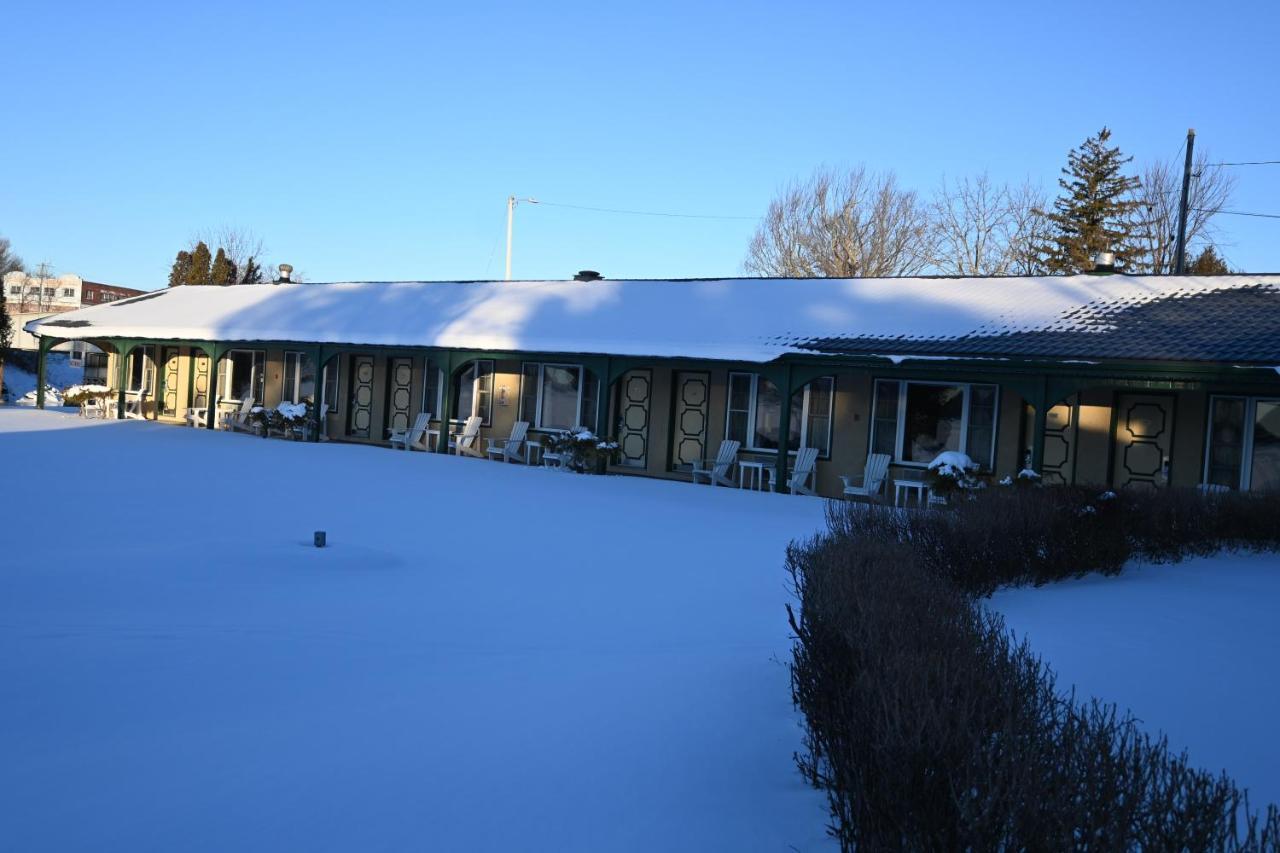 The Gananoque Inn Exterior photo