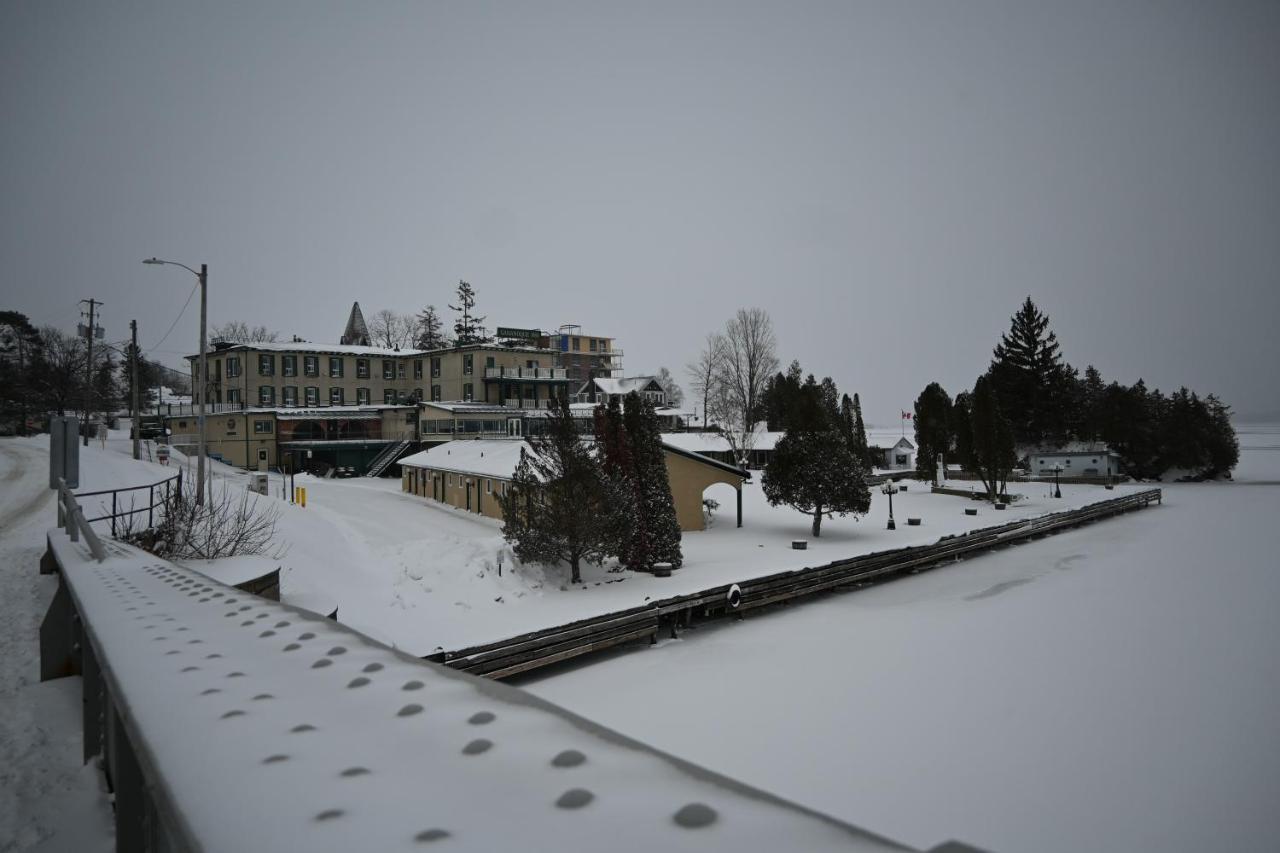 The Gananoque Inn Exterior photo