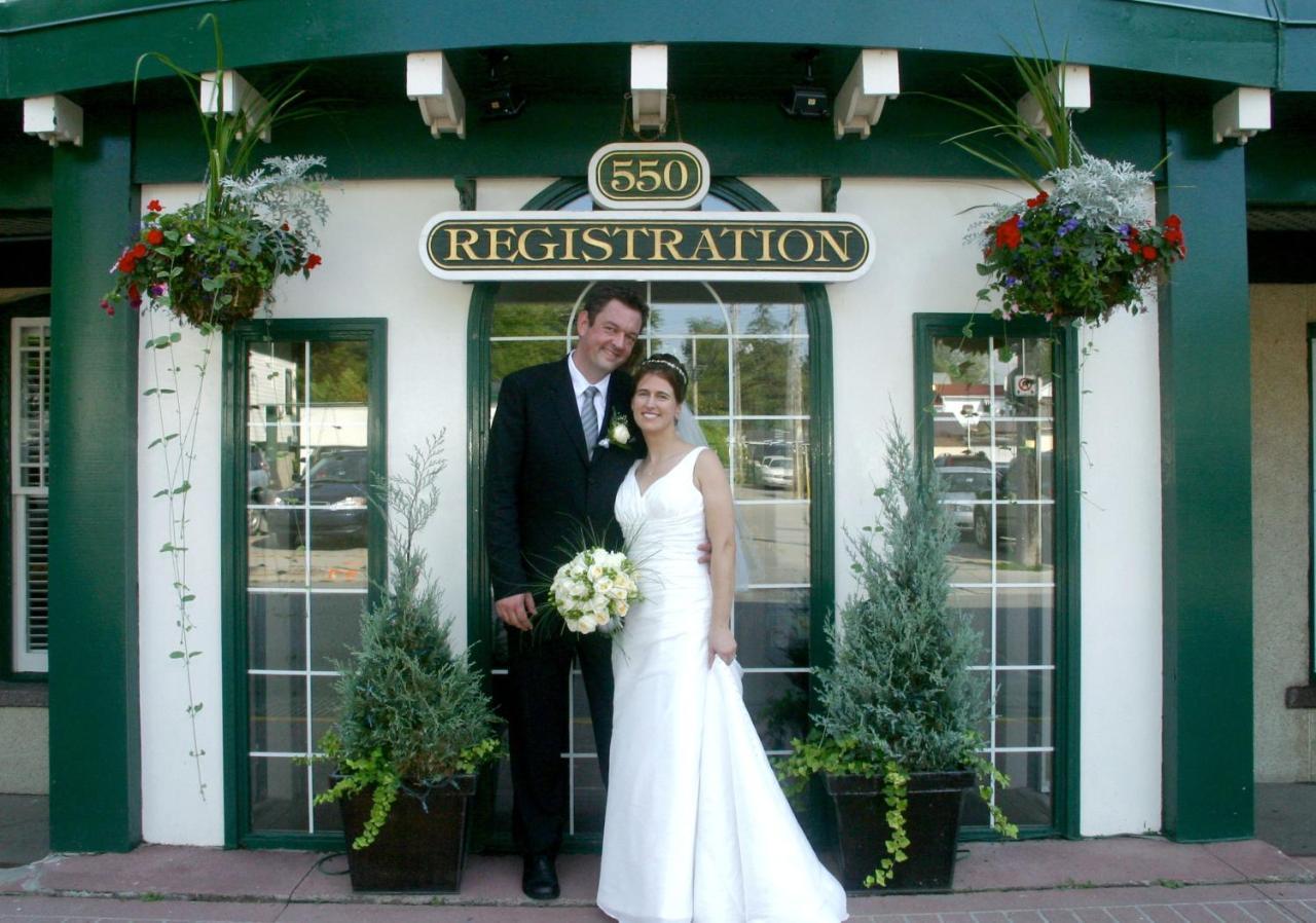 The Gananoque Inn Exterior photo