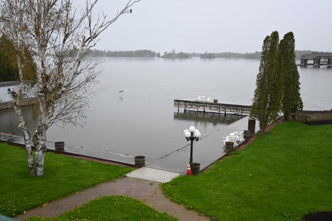 The Gananoque Inn Exterior photo