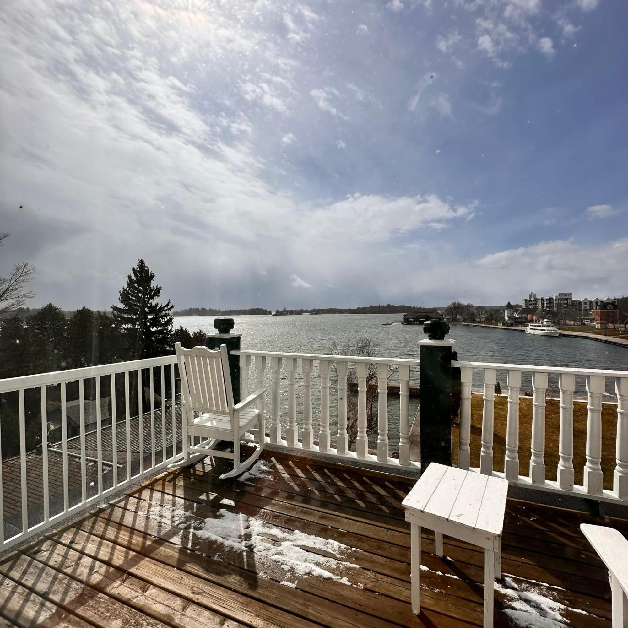The Gananoque Inn Exterior photo